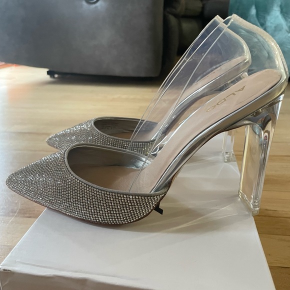 Aldo x Cinderella heels, size 9 these are a 4 inch heel beautiful shoe - Picture 6 of 16
